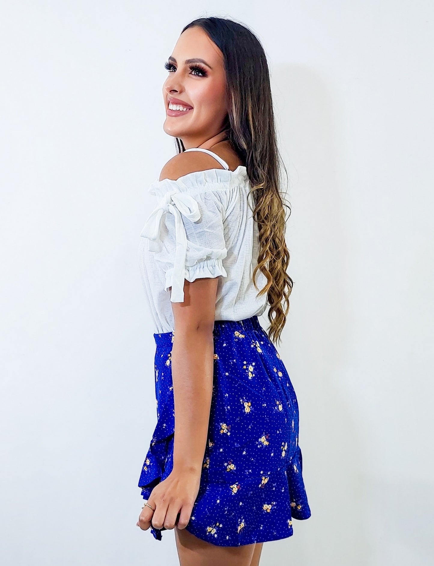 BLUSA DE MANGAS CORTAS CON TIRANTES